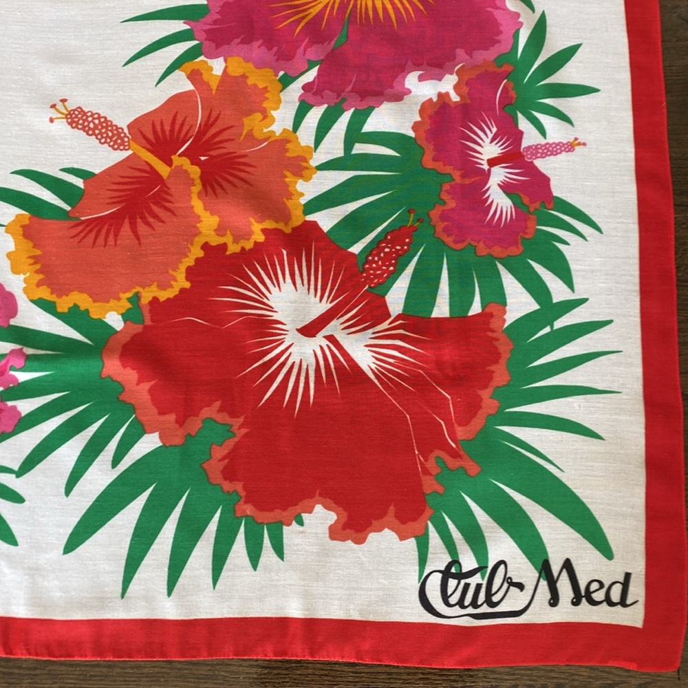 Club Med Vintage Tropical Floral Sarong - Bikini Wrap - Scarf. Large 41”x61”